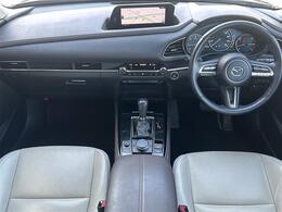 インパネ周りの画像です。店舗にて現車の確認もいただけますので、お電話で在庫のご確認の上是非ご来店くださいませ！！！ワクワクするクルマ選びをご提案します！