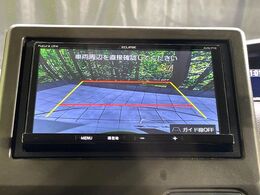 【バックカメラ】駐車時に後方がリアルタイム映像で確認できます。大型商業施設や立体駐車場での駐車時や、夜間のバック時に大活躍！運転スキルに関わらず、今や必須となった装備のひとつです！