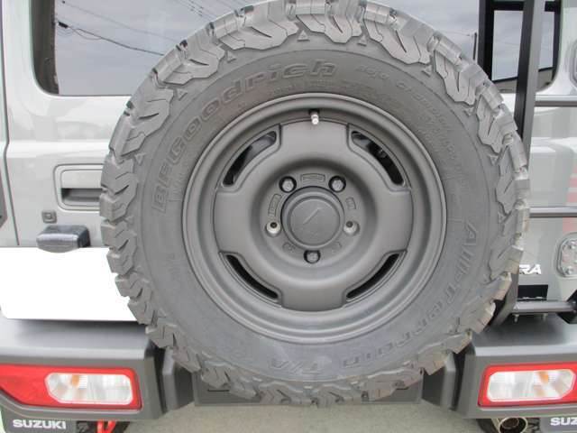 アピオ製アルミホイールWILD BOAR  SR-15　BFグッドリッチタイヤ　215/75R15