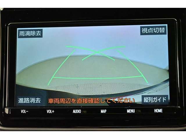 バックガイドモニター（バックモニター）付き。車両後方の映像をナビ画面に表示し、駐車などの後退操作をサポートします。