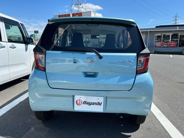 ☆お車についた傷やヘコミ、事故の修理もハヤシにお任せください。自社鈑金工場で修理ができますの安心です☆