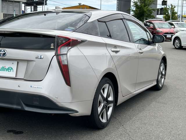 【右斜後】ガリバーの保証は、走行距離が無制限！電球や消耗品、ナビ等の社外品も保証対象。末永いカーライフに対応する充実した保証内容（保証期間によって保証内容は変わります。)