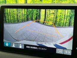 【バックカメラ】駐車時に後方がリアルタイム映像で確認できます。大型商業施設や立体駐車場での駐車時や、夜間のバック時に大活躍！運転スキルに関わらず、今や必須となった装備のひとつです！