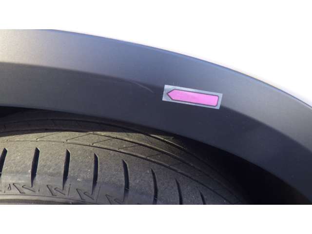 フロント右フェンダー樹脂部擦り傷あり