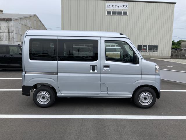 静岡ダイハツの中古車は、展示前に徹底した洗車や室内清掃を実施しております。