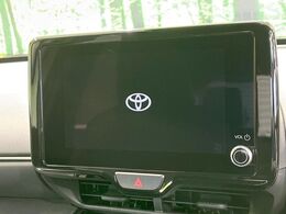 【ディスプレイオーディオ】お手持ちのスマートフォンとの連携で、ナビや音楽再生など各種アプリを使用可能。スマホに近い感覚でお使いいただけます♪