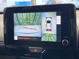 【パノラミックビューモニター】専用のカメラにより、上から見下ろしたような視点で360度クルマの周囲を確認することができます☆死角部分も確認しやすく、狭い場所での切り返しや駐車もスムーズに行えます。