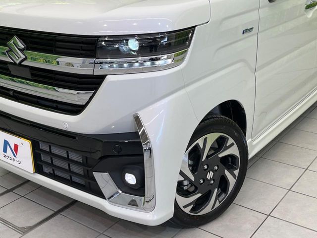 【LEDヘッドライト】悪天候や夜間走行時も良好な視界を確保し安心して運転できる高輝度LEDヘッドライトを装備！点灯速度が早く、消費電力も抑えられています。
