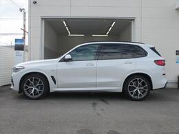 1年間または2年間・走行距離無制限の全国BMWディーラーで受けていただける保証が付帯しています！2年間保証の車両については、別途有償にて保証を最大2年間延ばせる『延長保証プログラム』もご利用可能です。