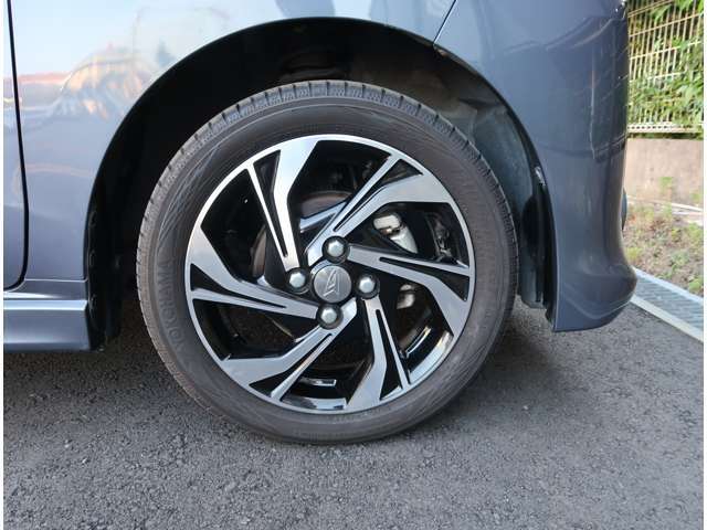 純正アルミホイール　タイヤサイズは165/55R15インチ