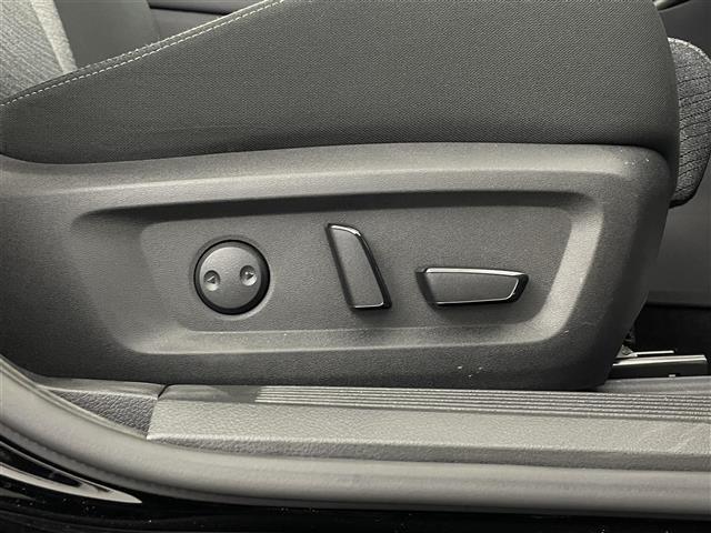 【運転席】座り心地が良いシートなので長時間の運転でも快適にお過ごしいただけます。新品のフロアマットのご注文も可能です。掲載箇所以外にご希望の写真がございましたらお気軽にお問い合わせ下さい。