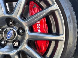 【ブレンボ製キャリパー】ハイパワー車両には強力なブレーキが必須！世界のスーパーカーにも採用されるイタリアの高級メーカー「ブレンボ」を装着！色鮮やかなキャリパーがスポーティな印象を引き立てます♪