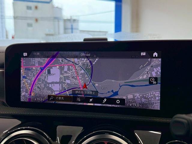 純正ナビ。フルセグ、ブルートゥースお楽しみいただけます。