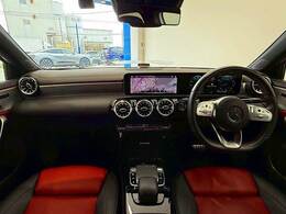 コックピット。車内もキレイで嫌な臭いもありません！ご納車後の臭いが付きにくくなる「空気触媒コーティング」もあります。