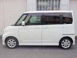 ワンズアームズのスタッフは国家資格整備士です。自社整備工場完備で、仕入れから販売、買取、修理、アフターフォローまで国家資格整備士が行い、良質安心な車両を安価にご提供出来るよう、日々、努力しております。