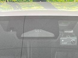 【トヨタセーフティセンス】走行中に前方の車両等を認識し、衝突しそうな時は警報とブレーキで衝突回避と被害軽減をアシスト。より安全にドライブをお楽しみいただけます。