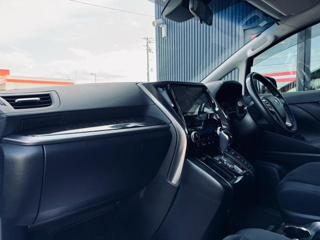 詳しいお車の状態をご覧頂く為、多くの写真を掲載しておりますので、最後の一枚までご覧下さい♪
