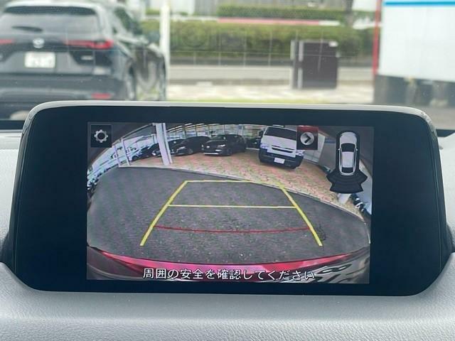 大型車には必須のバックカメラ。後退時のガイドラインも表示されるのでイメージ通りに後退が可能で、安全な駐車が可能になります。