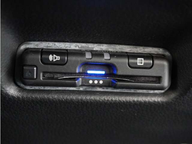 今や必需品の◆ETC車載器　装備車◆　有料道路を利用する際にスムースに通過でき、わずらわしい料金支払いから開放されます！