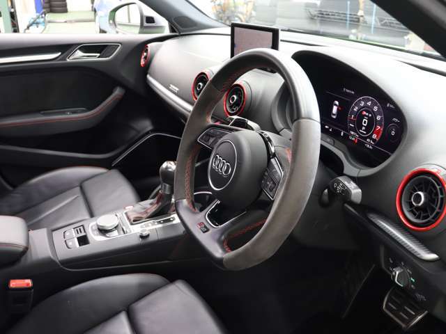 AMGやM等、プレミアムカーを中心としたラインナップです！！東西線「葛西駅」より徒歩7分、湾岸線「葛西IC」より車で10分の好立地に御座います♪是非ご来店お待ちしております♪