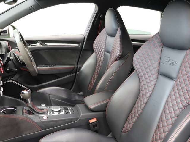 通常のご納車前仕上げに加えて、高品質なハイブランドコーティングのご用意もございます！もちろん、インテリアレザーコーティングの施工も可能です♪