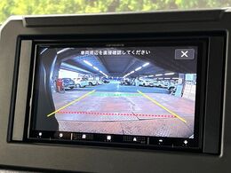 【バックカメラ】駐車時に後方がリアルタイム映像で確認できます。大型商業施設や立体駐車場での駐車時や、夜間のバック時に大活躍！運転スキルに関わらず、今や必須となった装備のひとつです！