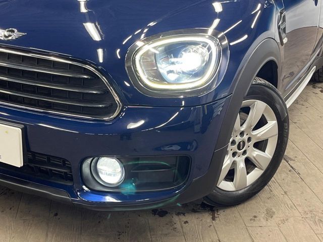 ●LEDヘッドライト：夜間走行時も良好な視界を確保し安心して運転できる高輝度LEDヘッドライトを装備！点灯速度が早く、消費電力も抑えられています。