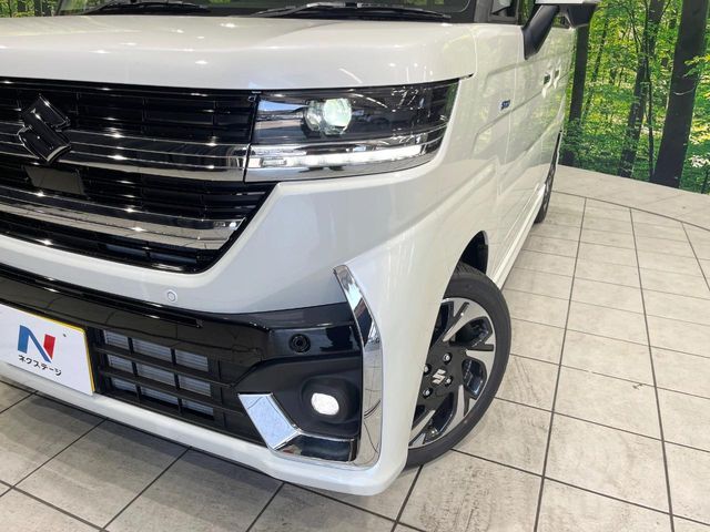 【LEDヘッドライト】悪天候や夜間走行時も良好な視界を確保し安心して運転できる高輝度LEDヘッドライトを装備！点灯速度が早く、消費電力も抑えられています。