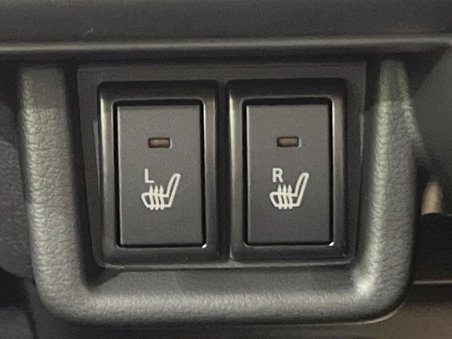 【シートヒーター】寒い日に重宝するシートヒーター！エアコンより早く温まってくれるので寒がりの人も安心ですね♪エアコンの温風は乾燥するから苦手、という方にもをおすすめです。
