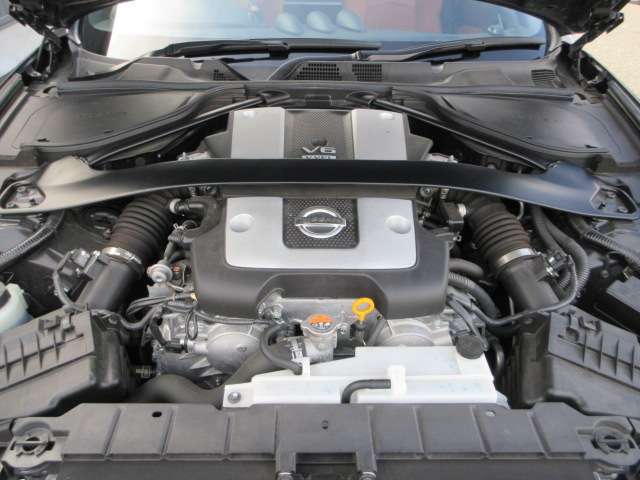 VQ37VHR:V型6気筒DOHC336ps(247kW)/7000rpmエンジン搭載