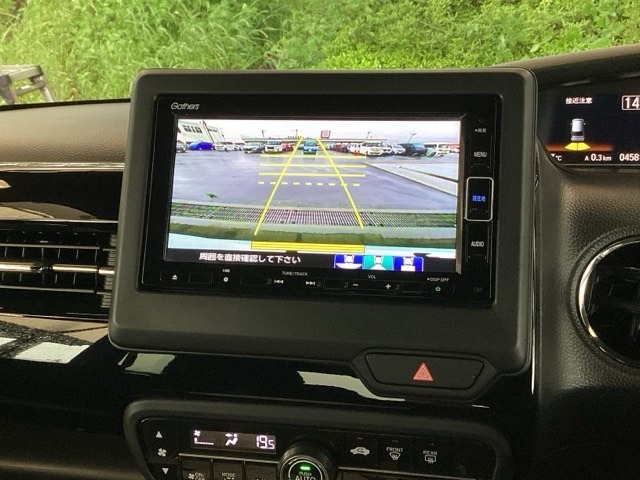 バックモニターにガイド線表示付きなので車庫入れも安心【カメラアングルは3パターンから選べます】知らない道でも安心して楽しくお出かけができます。