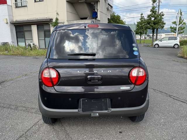 室内展示場を完備しておりますので、天候の悪い日でもゆっくりと車両をご覧下さい。