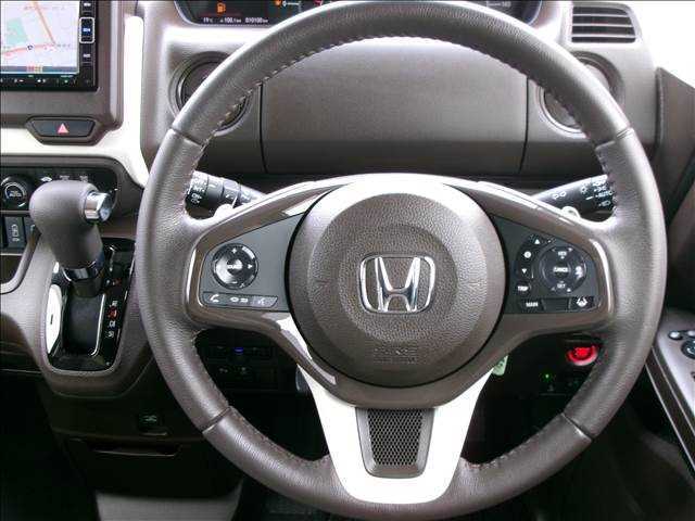 お客様のカーライフをサポートするナカジマでは、お客様の万一に対応するために、自動車保険をはじめ各種保険を取り扱っています。修理の際にも、ナカジマが窓口になることで皆様に安心して頂けるように努めています