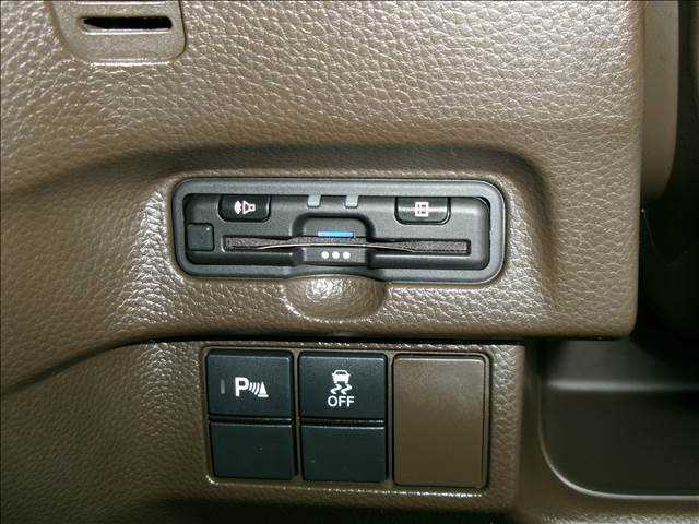 【安心のキッズルーム】　キッズルームももちろん完備しております。小さなお子様とご一緒でも、ゆっくりとクルマ選びが出来る環境を整えております。