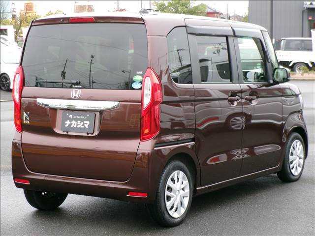 明るく綺麗な事務所にて無料のドリンク販売機、キッズスペース完備で快適な待ち時間を過ごせます。