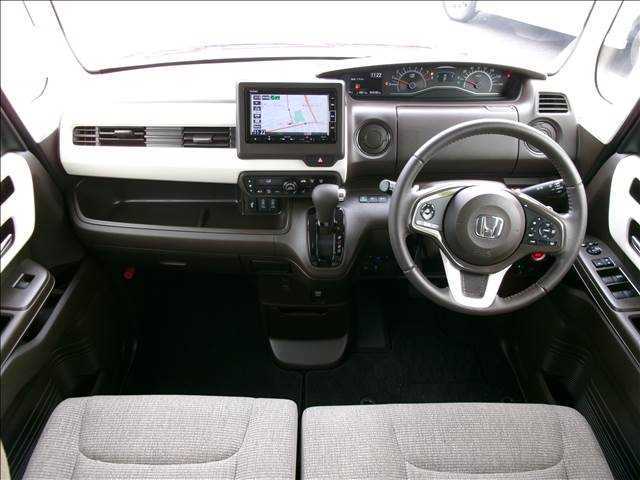 新設大型民間車検場。最新の機材導入しております。車検、一般修理、OIL交換まで正確な無駄のない整備をおこなっております。