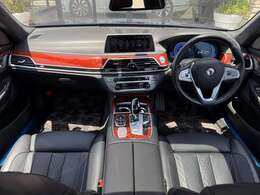 アンビエントライト　BMWレーザーライト　トップビューカメラ　ブラックレザーシートヒーター＆ベンチレーション