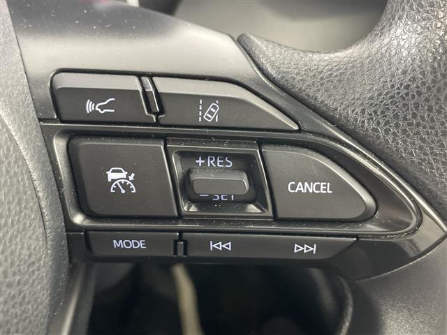 【衝突軽減ブレーキ】衝突するおそれが高い場合、音と光で注意して強いブレーキングを行い、衝突回避・被害軽減を支援します。機能には限界があるためご注意ください。