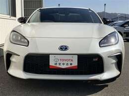 消費電力が少なく長寿命のLEDヘッドライトを装備。