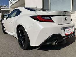 R6年式、ガソリン、2400ccです。