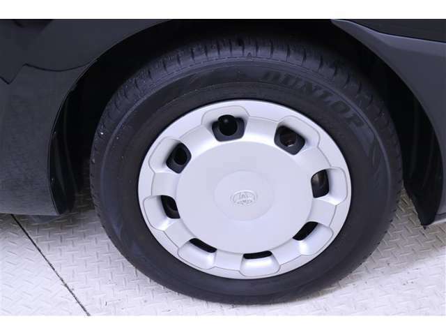 純正スチールホイールキャップ付です！タイヤサイズは185/65R15