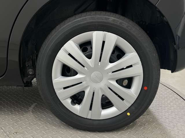 ご購入後には洗車も欠かせませんよね！？当店では、洗車のプロが普段お手入れが行き届かない箇所も済み済みまで綺麗にしています！