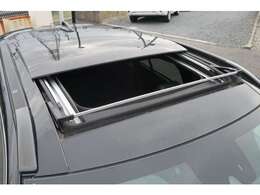 電動パノラマサンルーフ