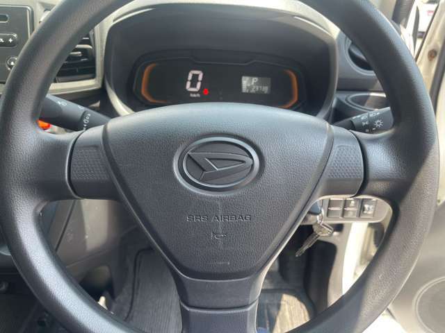 ハンドルの写真です！車内もキレイにクリーニングしています！Webサイトでは動画も配信中♪ → https://asukapeople.com/　他の画像が見たい場合は是非お問合せ下さい！
