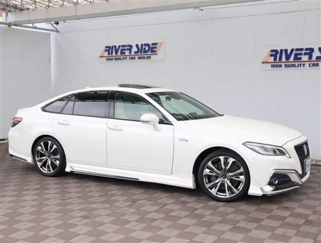 【車屋】として、長く車業界に従事した経験豊富なスタッフが在籍しております。