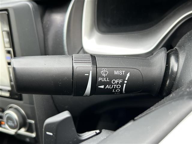 こちら運転席周りの操作部分の写真になります。各部しっかり動作の確認をしておりますので、ご安心だくさい。また、第三者機関の鑑 定書もありますので、そちらも併せて、ご確認いただければ幸いです！