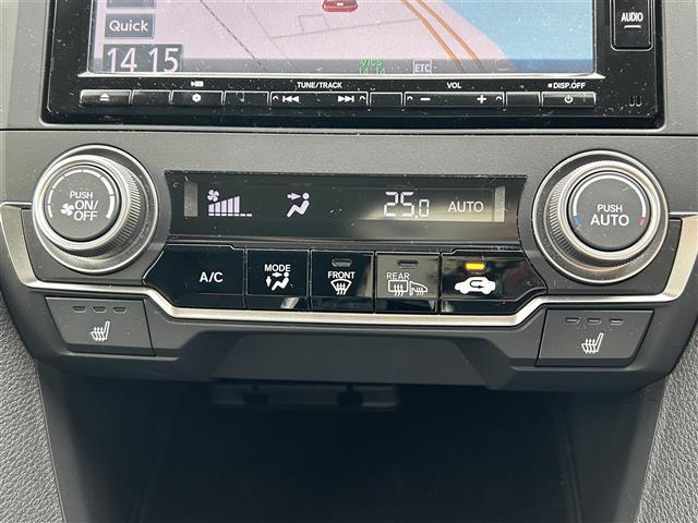 こちら運転席周りの操作部分の写真になります。各部しっかり動作の確認をしておりますので、ご安心だくさい。また、第三者機関の鑑 定書もありますので、そちらも併せて、ご確認いただければ幸いです！