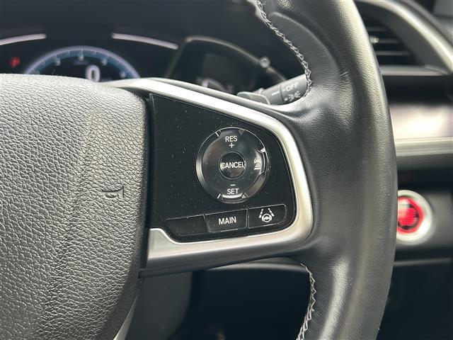 こちらはハンドルの写真です。中古車なので、若干の使用感はありますが、破損、不具合等はありません。ユーザー様から買取した車両を、一台一台チェックして問題のない車両を珪砂しております。ご安心ください。