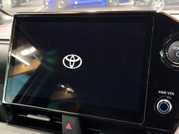 【10.5インチナビ】高級感とインパクトのある大画面ナビを装備。各種オーディオ操作はもちろん、スマホ連携もできる利便性の高いナビです♪