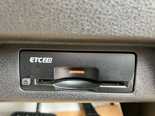 ETC2.0を装備しております。高速道路での渋滞情報取や従来のETCより通行料金がお安くなる場合がございます。